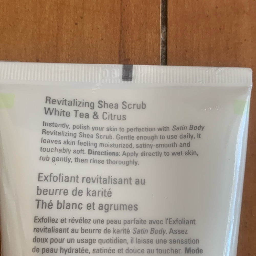 Mary Kay Revitalizing Shea Scrub White Citrus and Tea scent new unopened - Picture 3 of 3